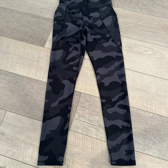 OLD NAVY ACTIVE POWERSOFT LEGGINGS SIZE LARGE 10/12 GIRLS CAMOFLAUGE - Picture 1 of 6